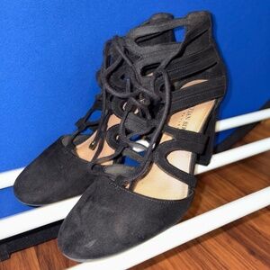LACE UP BLOCK HEEL
